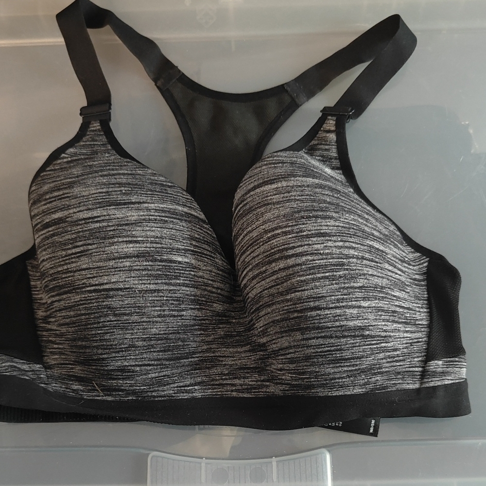 36D Incredible VS sports bra Black and Gray